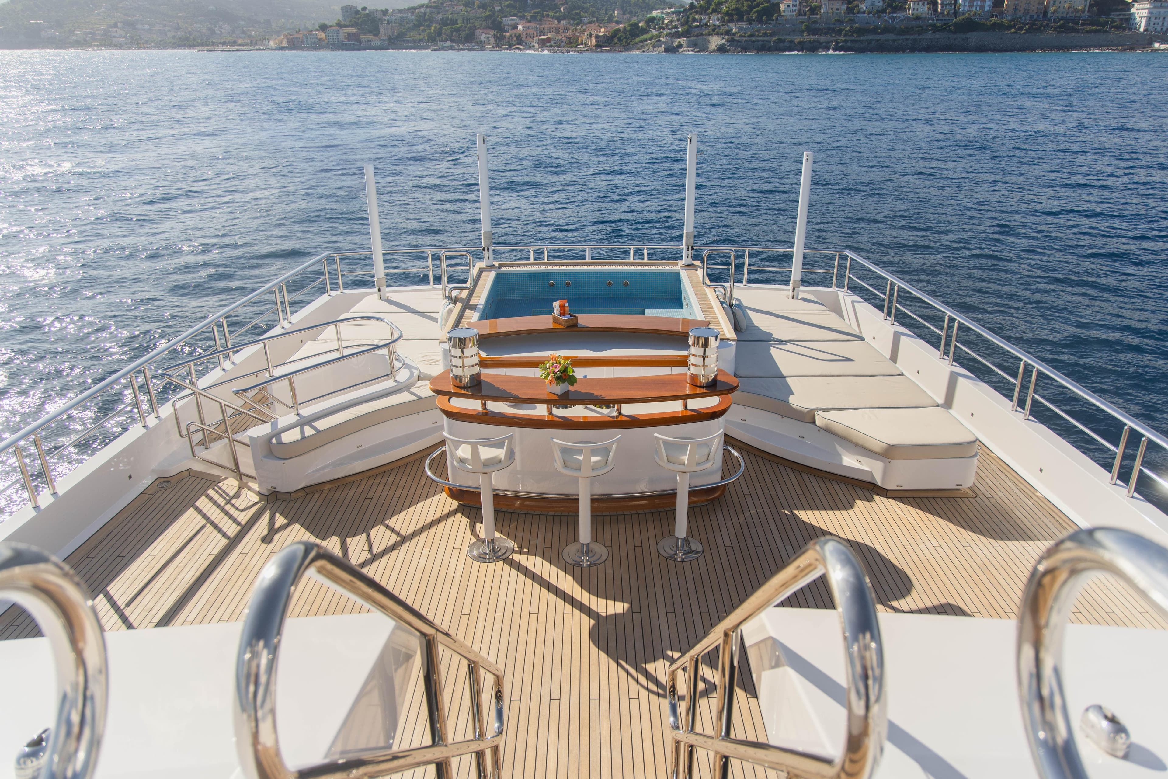 AXIOMA bridge deck bar and jacuzzi