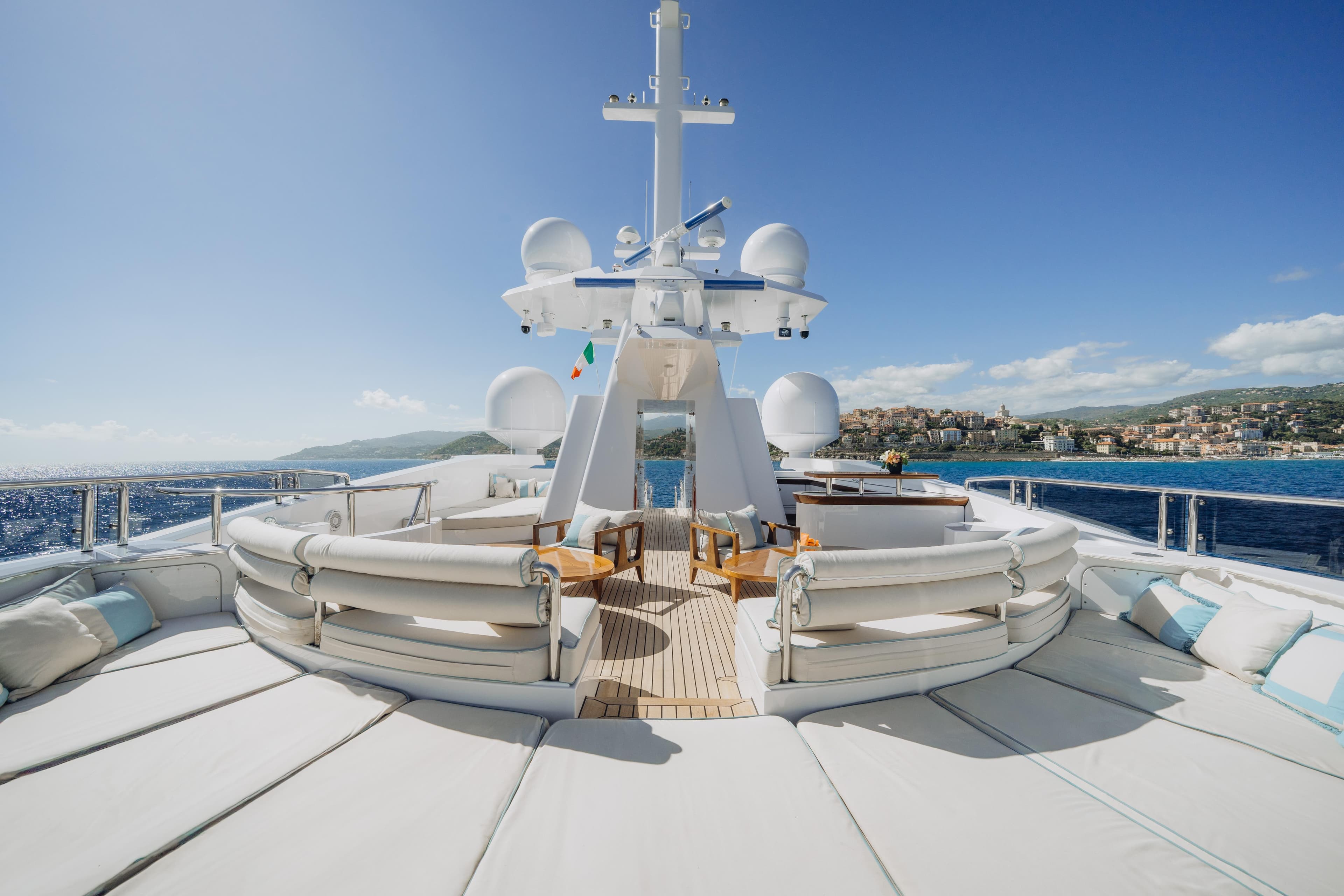 AXIOMA bridge deck jacuzzi and outdoor relaxation area