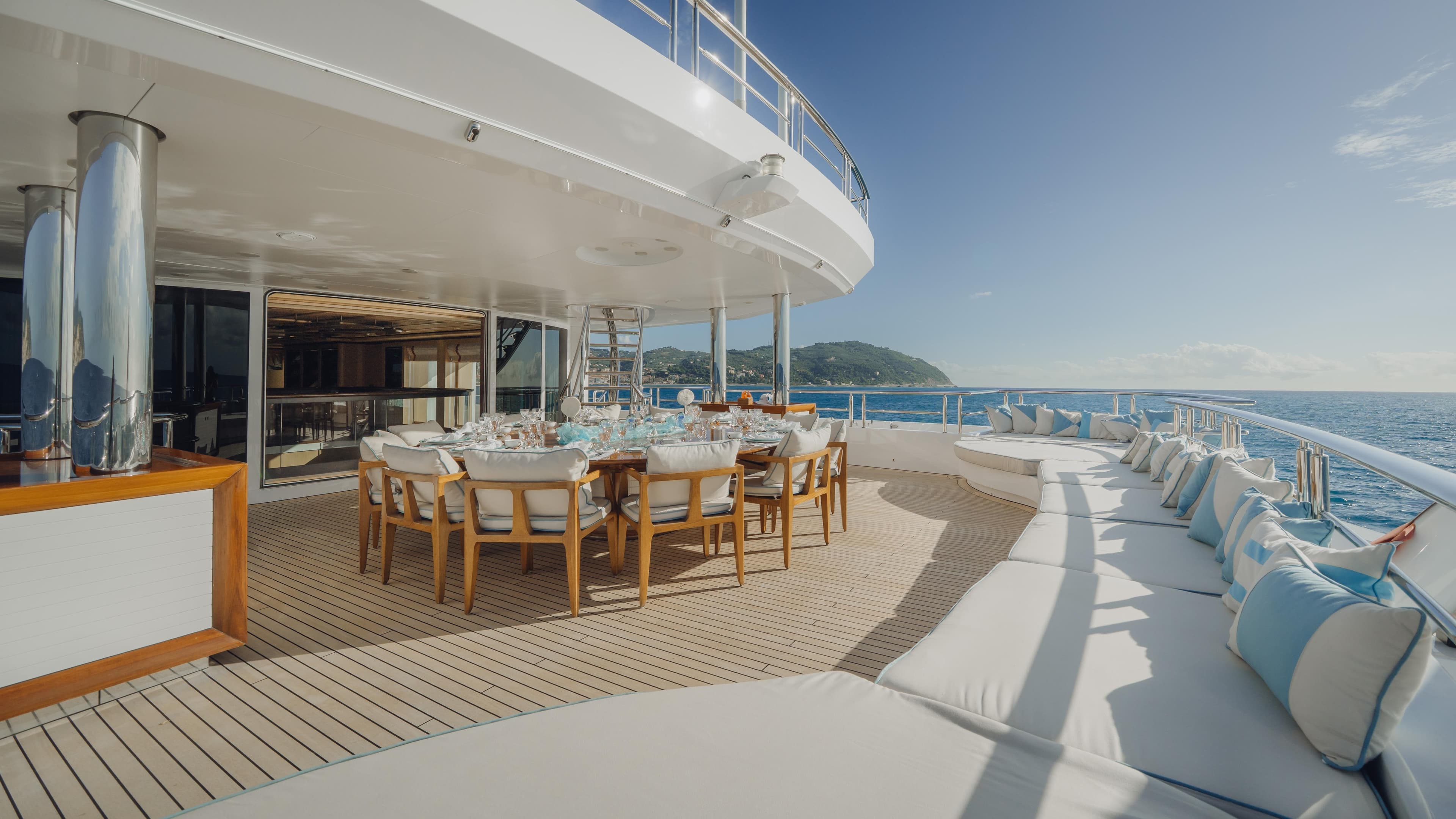 AXIOMA al fresco outdoor dining